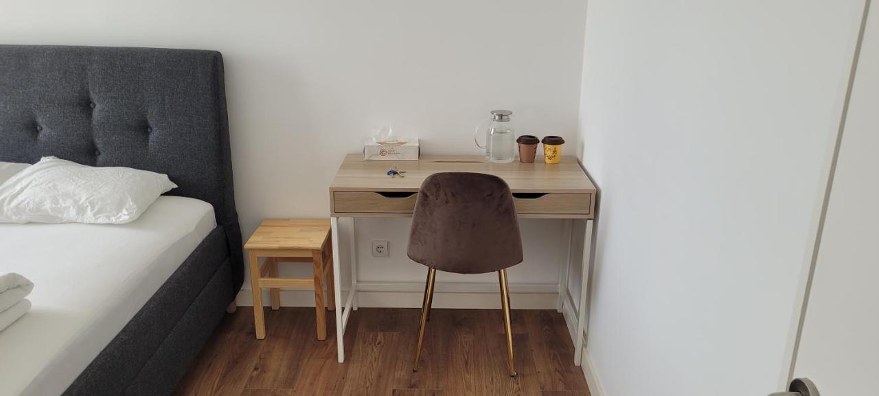 Simple Comfy Near Metro & Airport Privat bolig