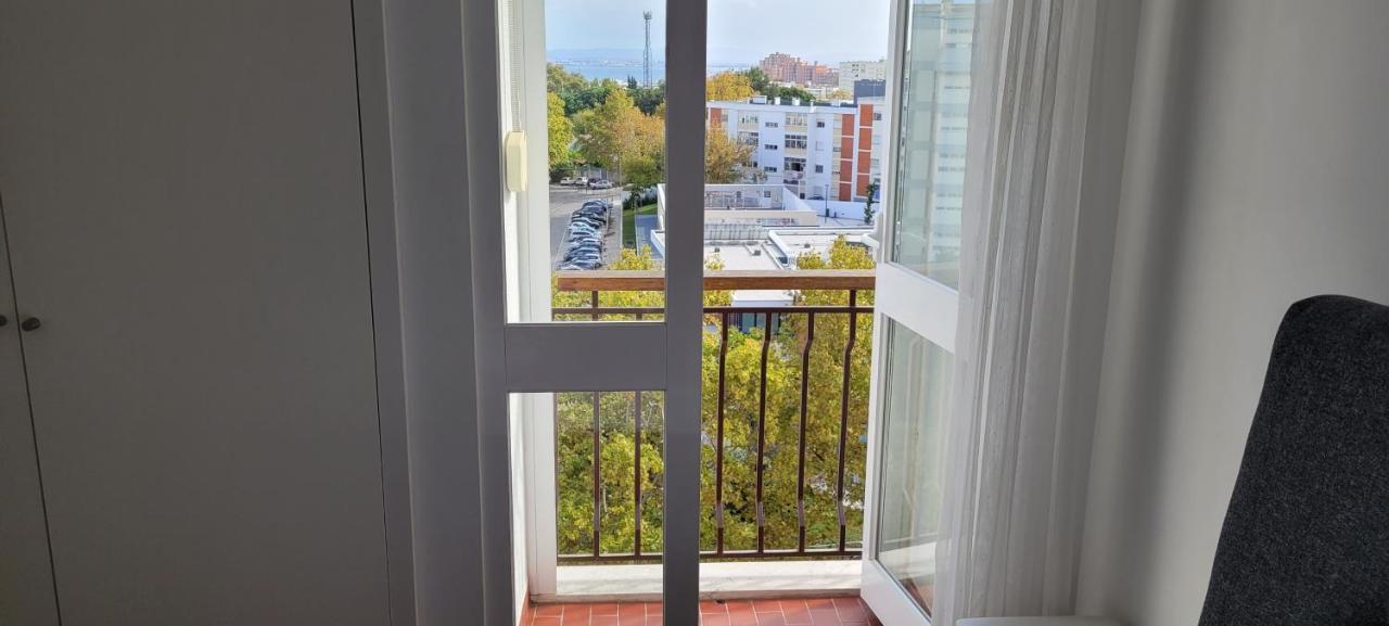 Simple Comfy Near Metro & Airport Privat bolig
